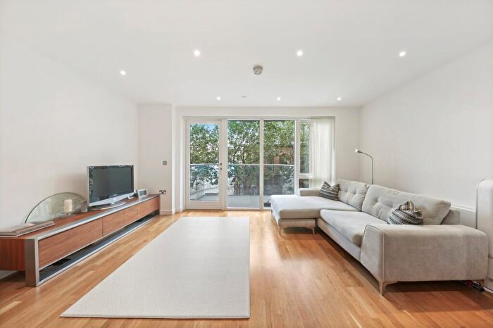 2 Bedroom Flat To Rent In Waterford Court, Turnberry Quay, E14