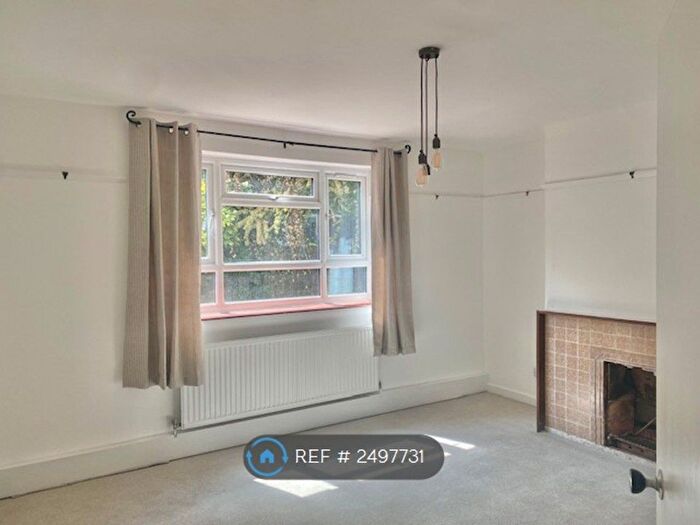 2 Bedroom Flat To Rent In Dancer Road, London, SW6