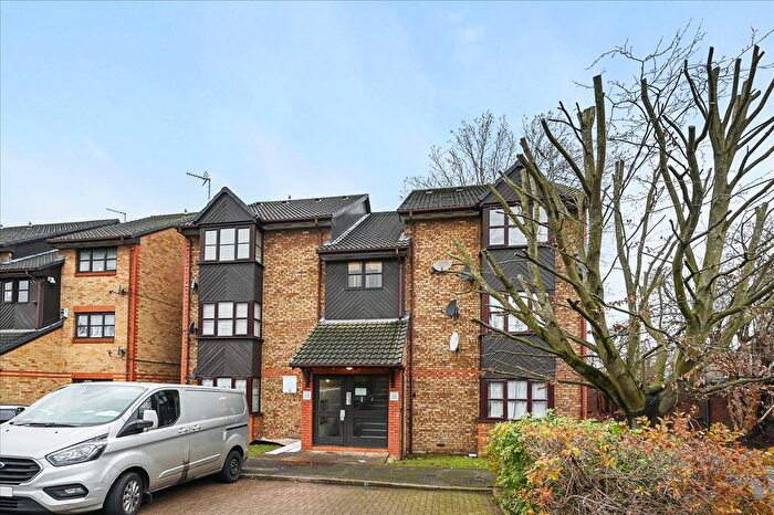 Studio For Sale In Kestrel Close, London, NW10