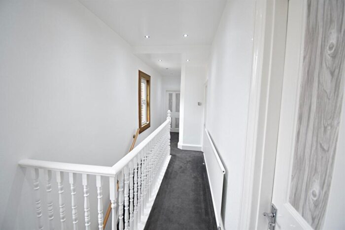 2 Bedroom Flat To Rent In Bedroom St Floor Flat In Southend On Sea, SS1