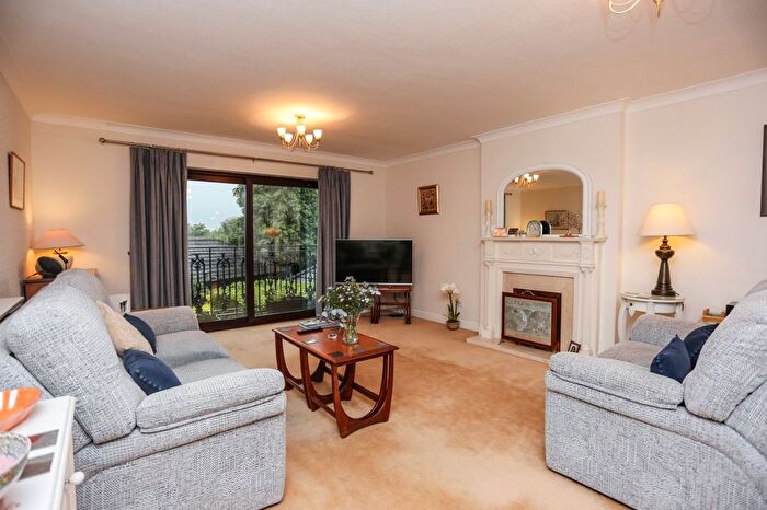 2 Bedroom Flat For Sale In Princes Road, Heaton Mersey, Stockport, SK4