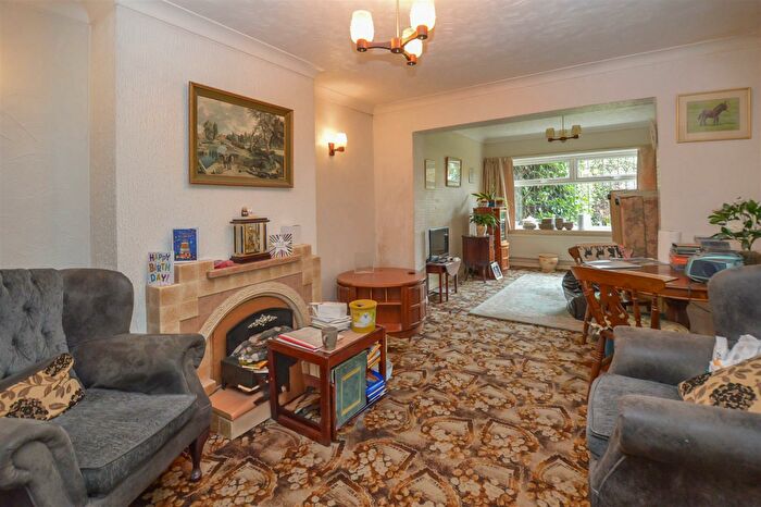 2 Bedroom Bungalow For Sale In Cedar Road, Hutton, Brentwood, CM13