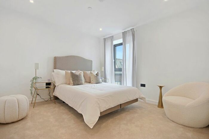 2 Bedroom Flat For Sale In Fairfield Road, Brentwood, CM14