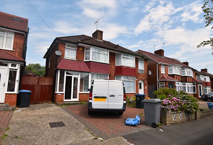 3 Bedroom Semi-Detached House To Rent In Kingsbury, NW9
