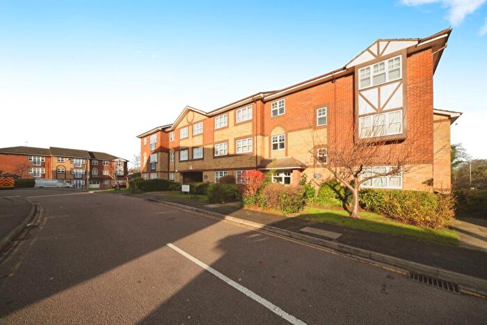 2 Bedroom Flat For Sale In Earls Meade, Luton, LU2
