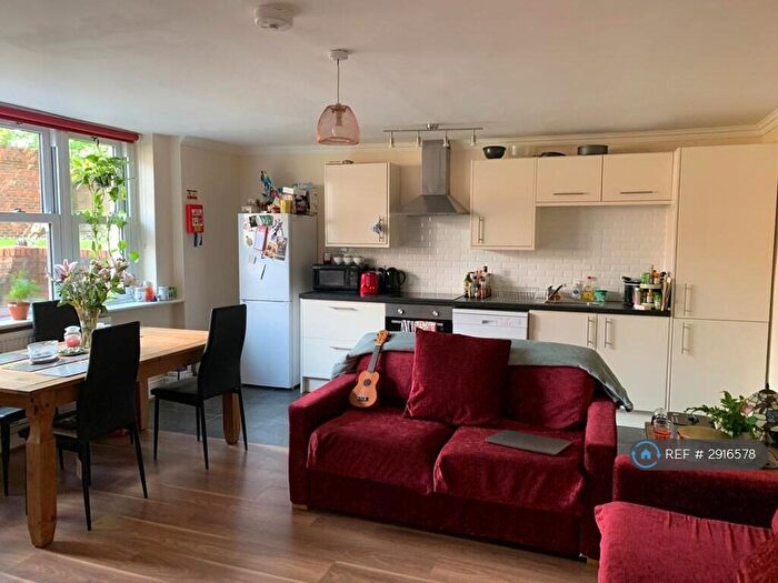 2 Bedroom Flat To Rent In Parkfield Road, Aigburth, Liverpool, L17