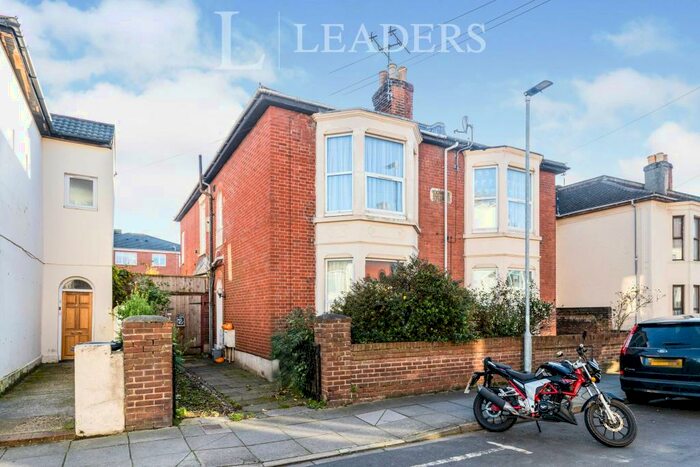 2 Bedroom Apartment To Rent In Queens Road, Portsmouth, PO2