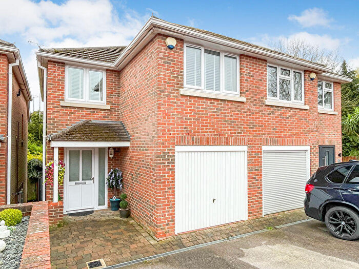 4 Bedroom Semi Detached House For Sale In Yardley Road, Hedge End, SO30