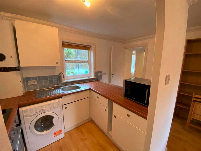 1 Bedroom Flat To Rent In Salisbury Place, Oval, London, SW9