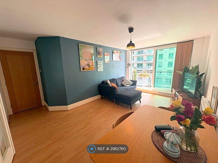 2 Bedroom Flat To Rent In Bridge House, London, SW8