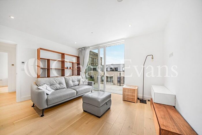 2 Bedroom Flat For Sale In Maple Way, London Square, Canada Water, London, SE16