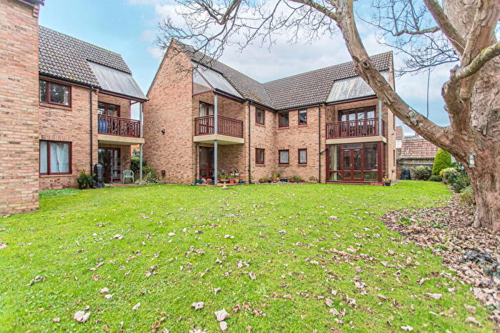 1 Bedroom Flat For Sale In Bramley Close, Kingswood, GL12