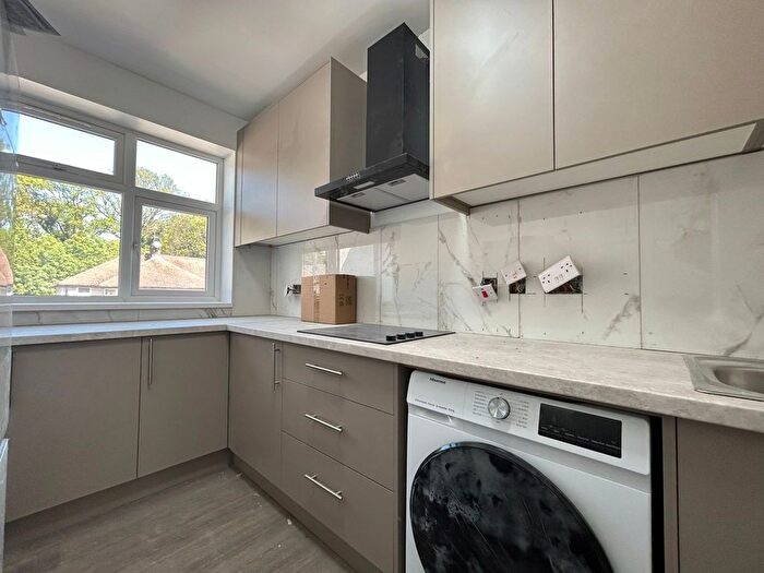 3 Bedroom Flat To Rent In Brentvale Avenue, Southall, UB1