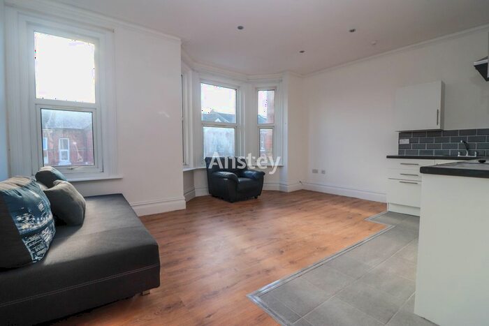 3 Bedroom Flat To Rent In Tennyson Road, Southampton, SO17