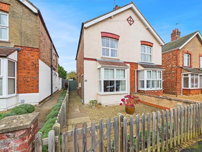 3 Bedroom Semi Detached House For Sale In Doughty Street, Stamford, PE9