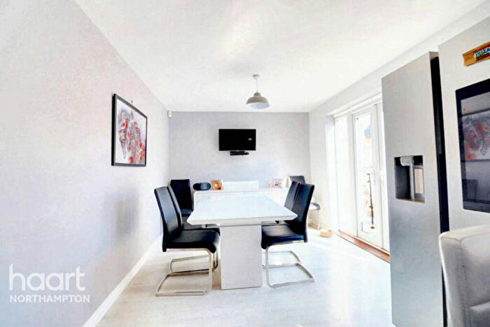 5 Bedroom Detached House For Sale In Eider Close, Northampton, NN4