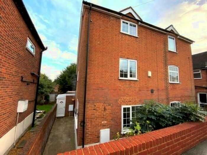 3 Bedroom Semi-Detached House To Rent In New Cross Road, Guildford, GU2