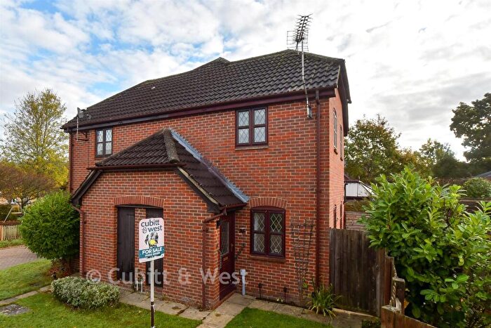 1 Bedroom End Of Terrace House For Sale In Sloughbrook Close, Horsham, West Sussex, RH12