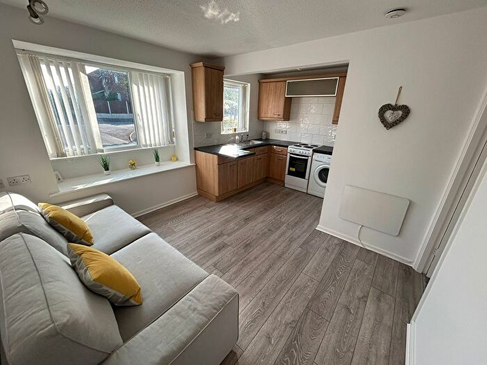 1 Bedroom Flat To Rent In Worcester Avenue, Leeds, LS10