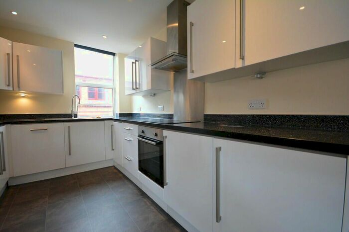 3 Bedroom Flat To Rent In Birchanger Road, London, SE25