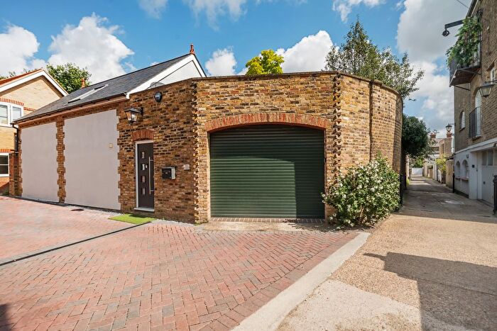 2 Bedroom Detached House For Sale In Palace Road, East Molesey, KT8