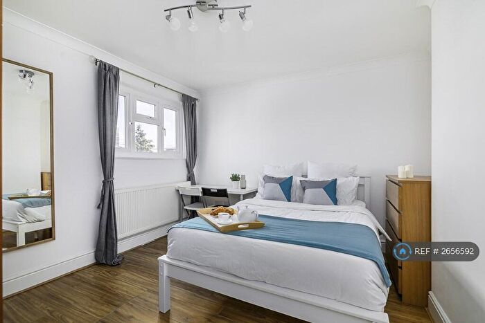 3 Bedroom Maisonette To Rent In Evelyn Court, London, N1