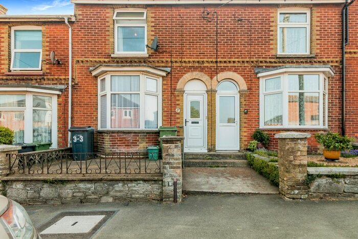 2 Bedroom Terraced House To Rent In Horsebridge Hill, Newport, PO30