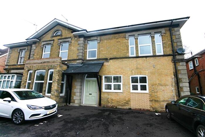 3 Bedroom Maisonette To Rent In Winchester Road, Southampton, SO16