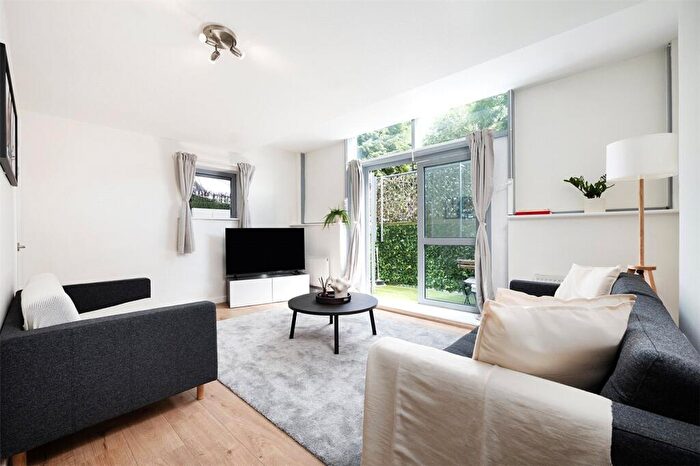 3 Bedroom Apartment For Sale In Benwell Road, London, N7