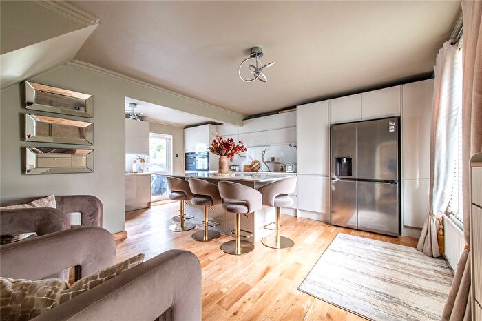 5 Bedroom Semi Detached House For Sale In Darnley Road, Strood, Rochester, Kent, ME2