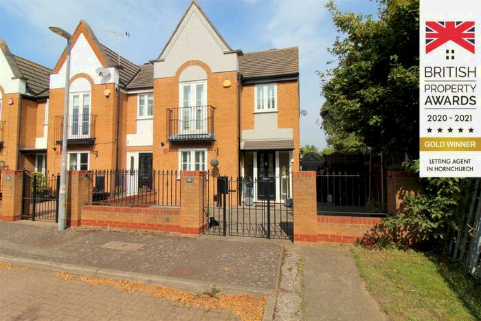 3 Bedroom End Of Terrace House To Rent In Wallis Close, Hornchurch, RM11