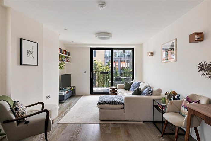 1 Bedroom Flat For Sale In Shore Road, Hackney, E9