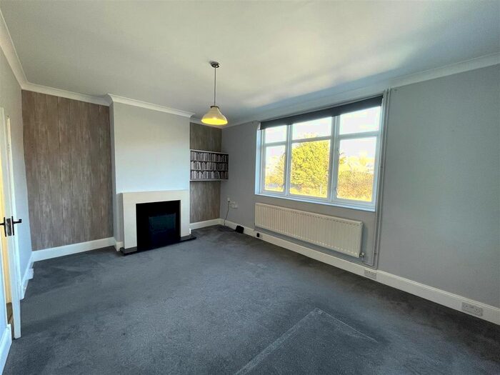 2 Bedroom Flat To Rent In Ewell By Pass, Ewell, Epsom, KT17