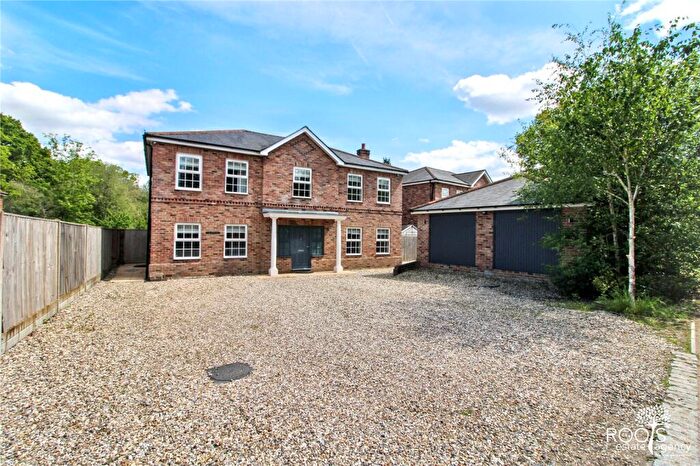 4 Bedroom Detached House For Sale In Sandy Lane, Pamber Heath, Tadley, Hampshire, RG26
