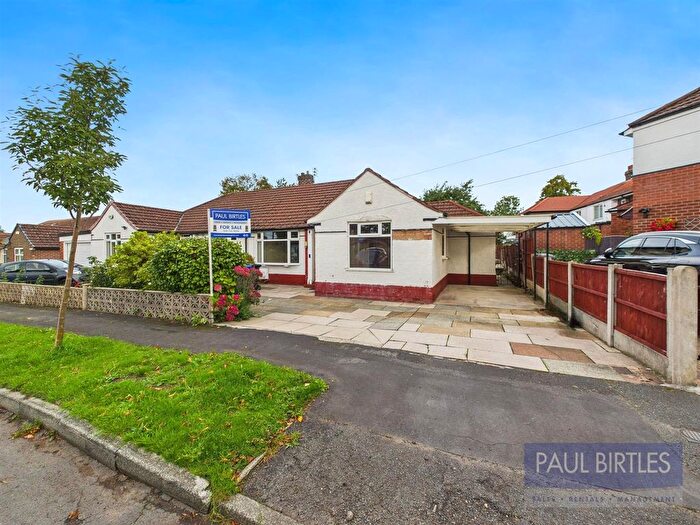 3 Bedroom Semi-detached Bungalow For Sale In Snowden Avenue, Flixton, Trafford, M41