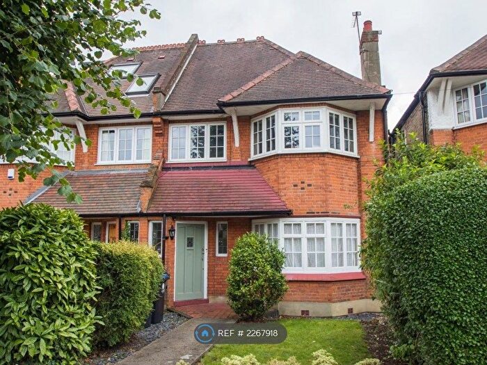 2 Bedroom Maisonette To Rent In Arundel Gardens, London, N21