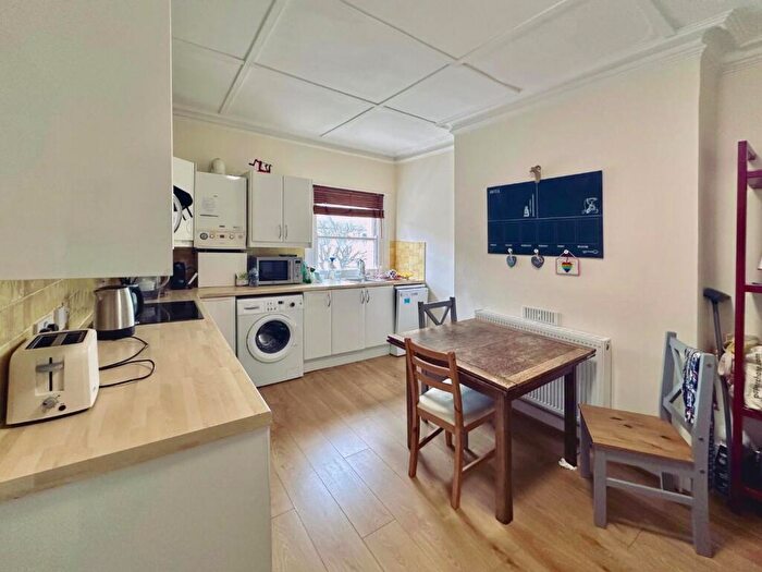 2 Bedroom Apartment To Rent In Tisbury Road, Hove, BN3