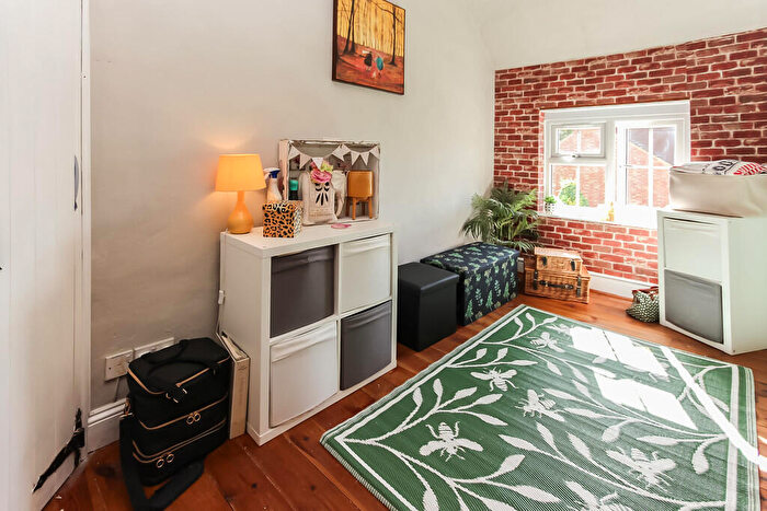 2 Bedroom Cottage For Sale In Harrowick Lane, Earls Barton, NN6