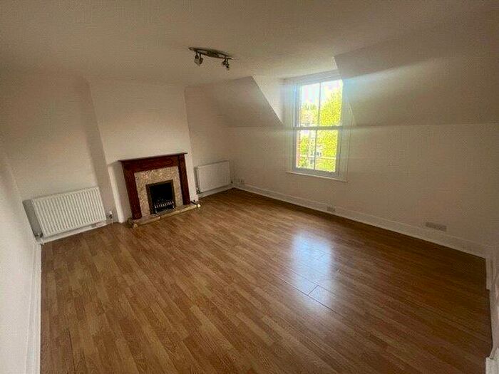 2 Bedroom Apartment To Rent In Hayes Lane, Bromley, BR2