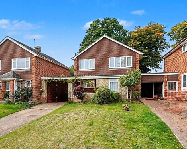 4 Bedroom Link Detached House For Sale In Queendown Avenue, Rainham, ME8