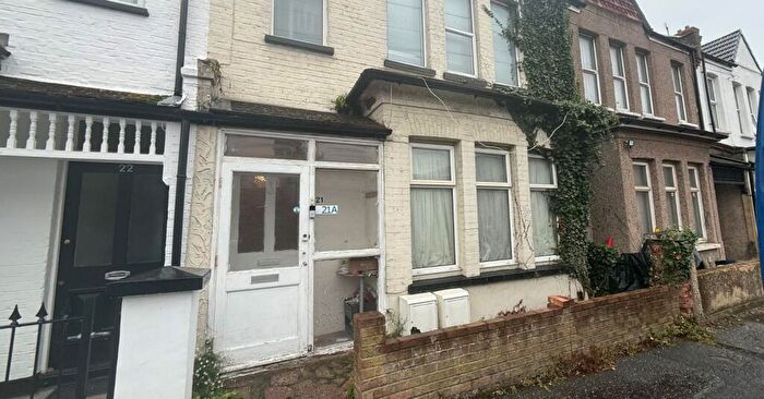 1 Bedroom Flat For Sale In Beresford Road, Southend-on-Sea, Essex, SS1