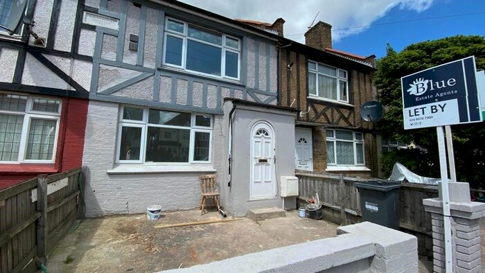 2 Bedroom Maisonette To Rent In Vicarage Farm Road, Hounslow, TW5