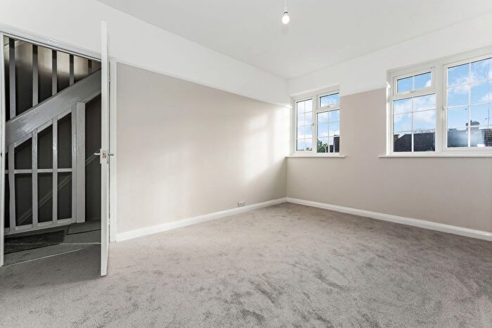 3 Bedroom Flat To Rent In Croydon Road, Beckenham, BR3