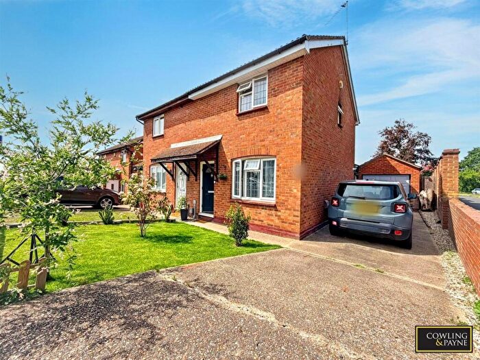 3 Bedroom Semi-Detached House For Sale In Pebmarsh Drive, Wickford, SS12