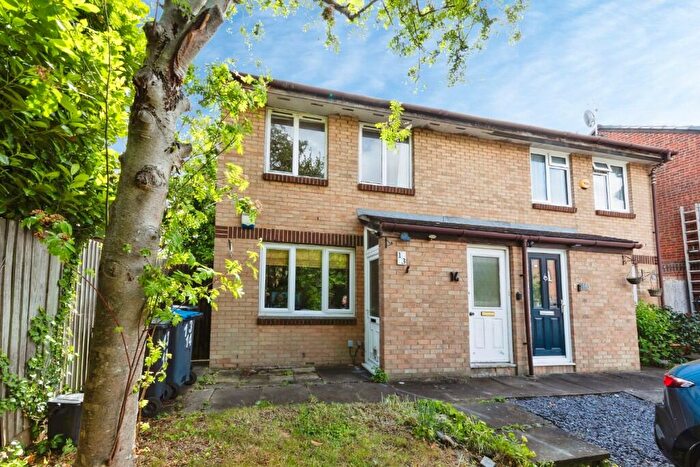 1 Bedroom Maisonette For Sale In Davies Close, London, CR0