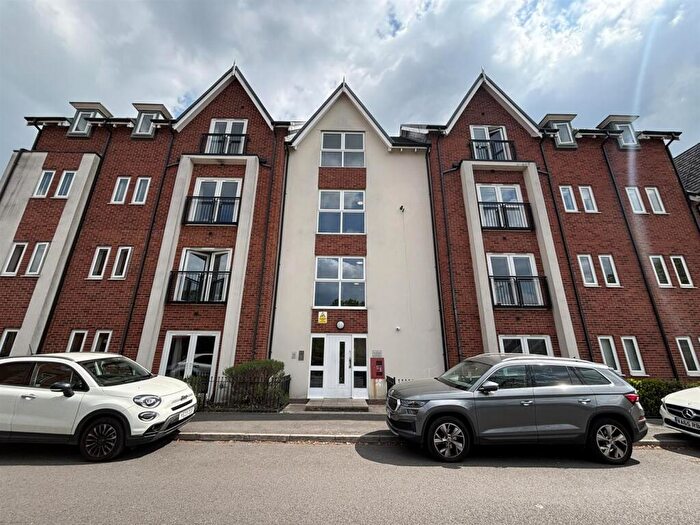2 Bedroom Apartment To Rent In Houseman Crescent, West Didsbury, M20