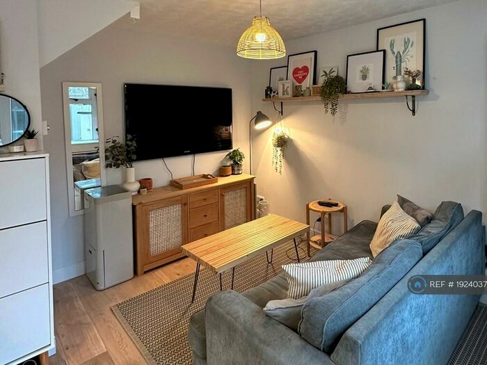 1 Bedroom End Of Terrace House To Rent In Lidiard Gardens, Southsea, PO4