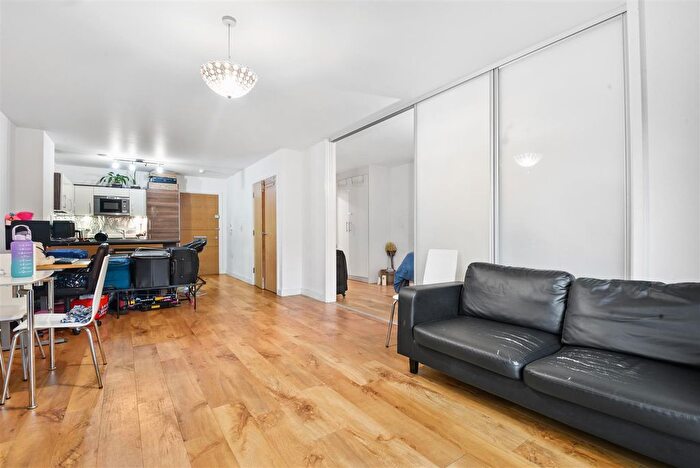 1 Bedroom Flat For Sale In Park Lodge Avenue, West Drayton, UB7