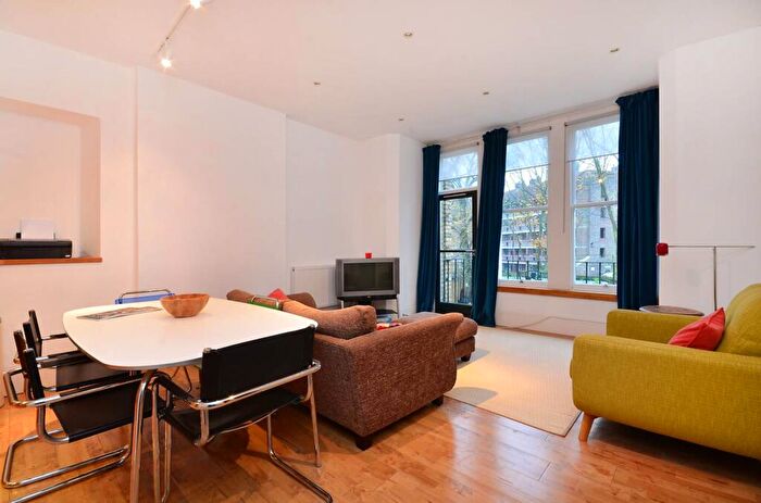 3 Bedroom Flat To Rent In Grove Hill Road, Denmark Hill, London, SE5