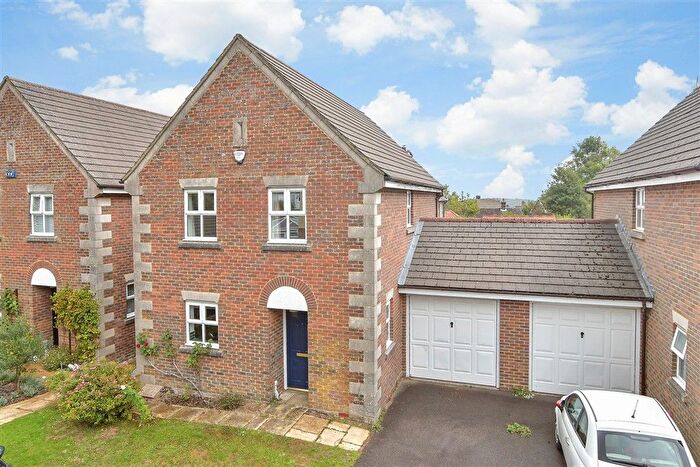 3 Bedroom Link Detached House For Sale In Windlesham Close, Crowborough, East Sussex, TN6